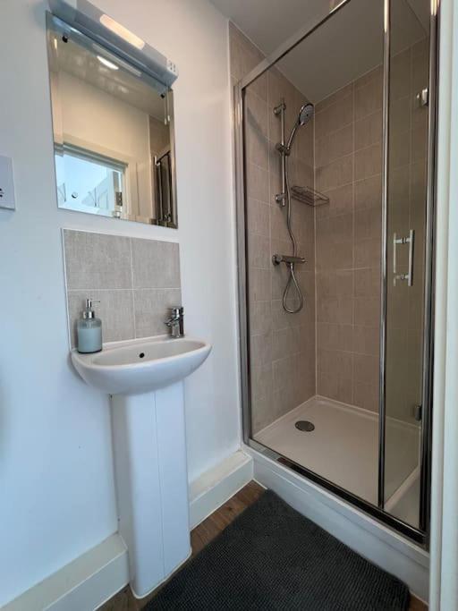 Canterbury Penthouse: Huge 2 Bed Ensuite + Balcony Zewnętrze zdjęcie